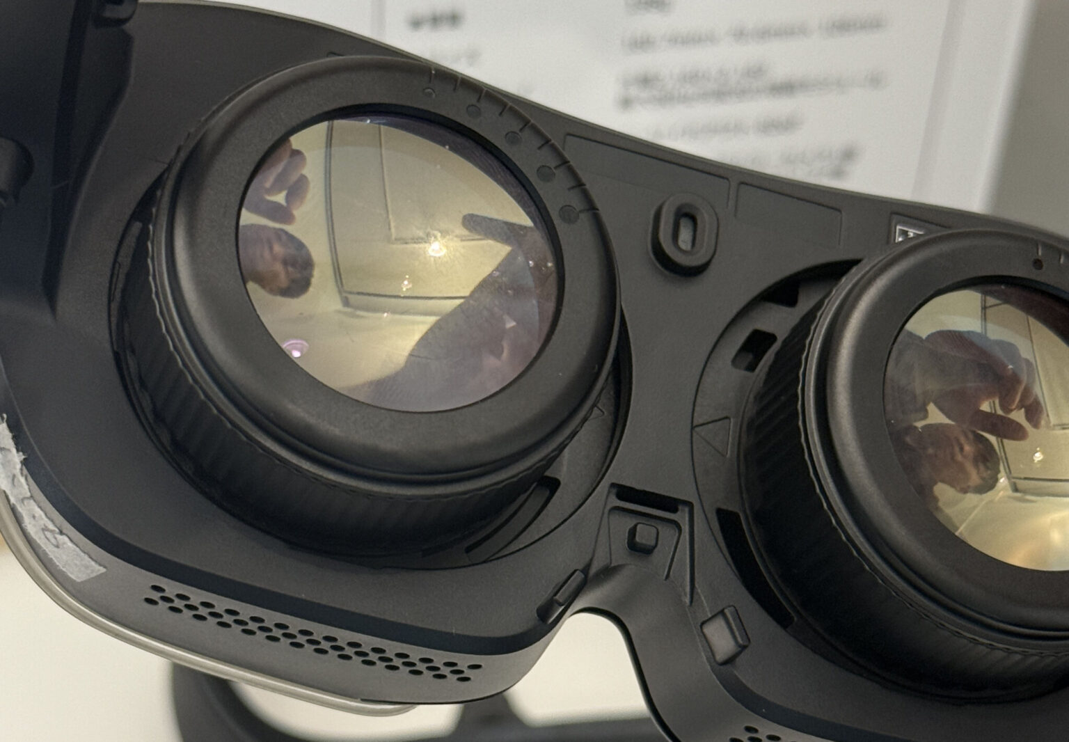 シャープ、VRグラス「Xrostella VR1」発表 15万円前後で11月下旬にクラウドファンディング開始 | PANORA